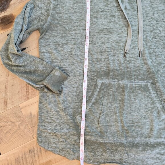 C & C Lightweight Hooded Long Sleeve Top Size Large - Picture 3 of 5